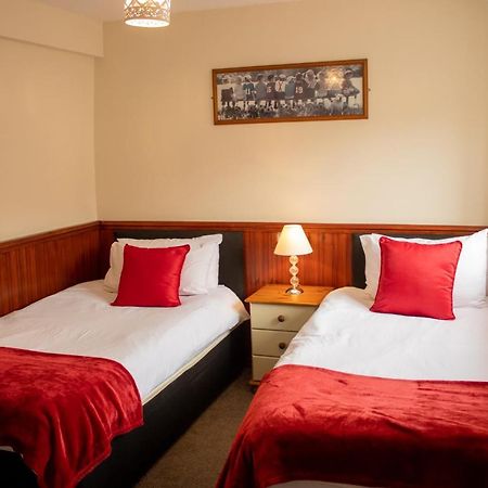 The Dolphin Hotel Чард Экстерьер фото