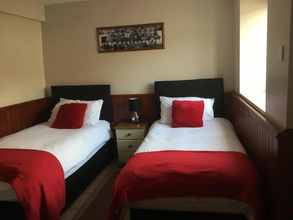 The Dolphin Hotel Чард Экстерьер фото